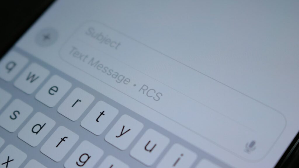 Análisis pericial de audios de WhatsApp en un despido en Utrera