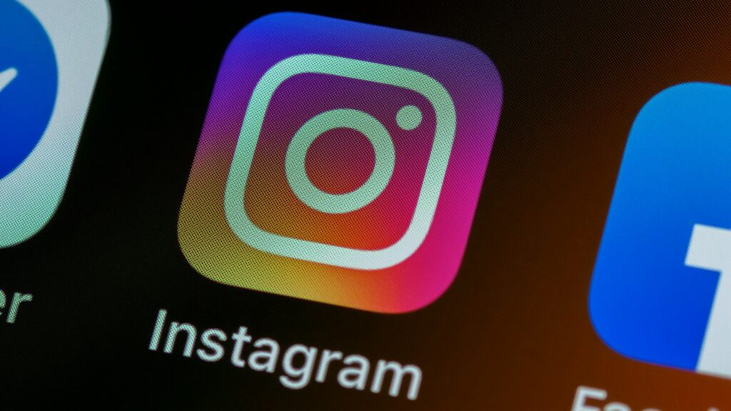Certificación pericial de un perfil falso de Instagram en Sevilla en un smartphone